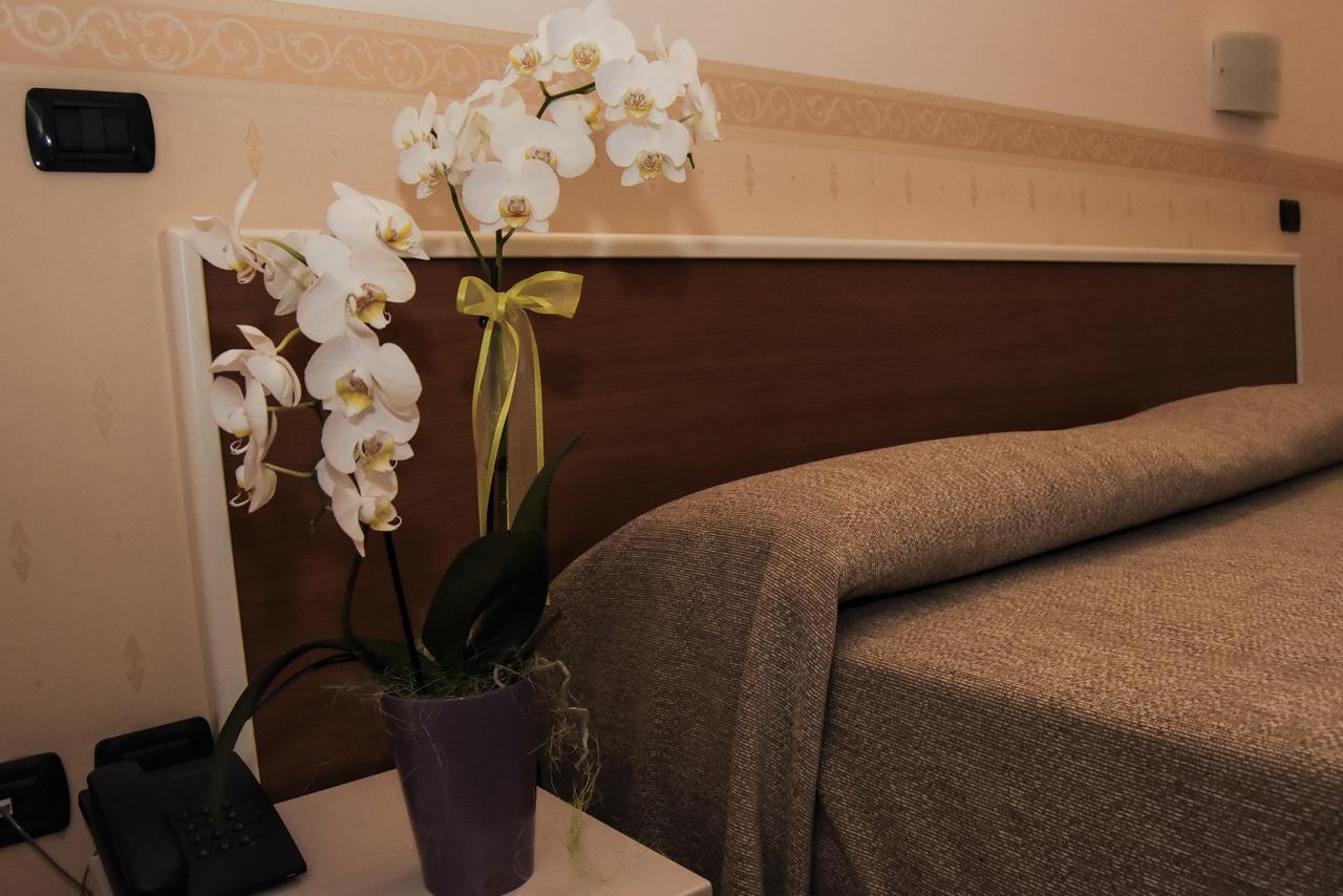 Albergo Munsci' Rovello Porro Bagian luar foto
