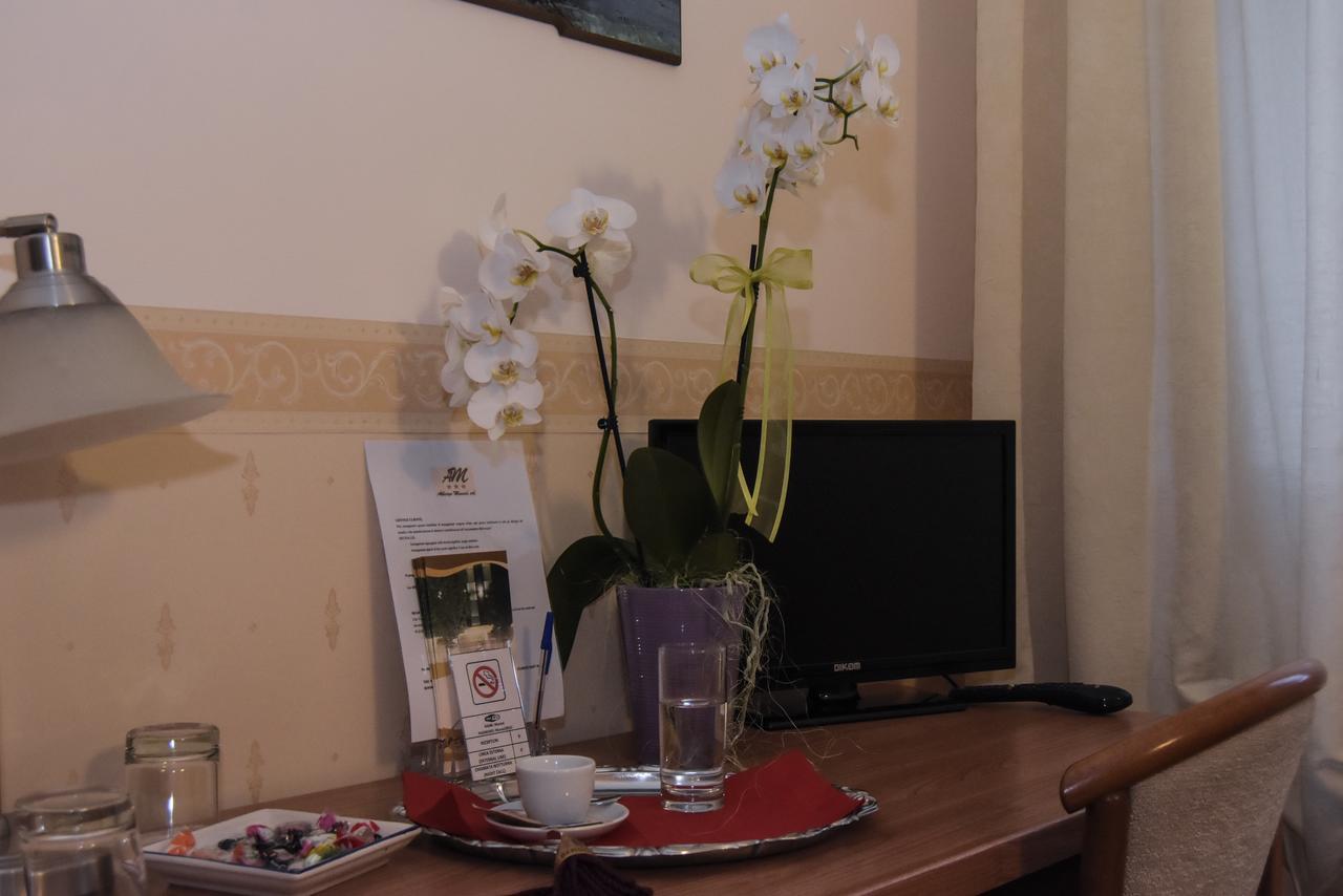 Albergo Munsci' Rovello Porro Bagian luar foto